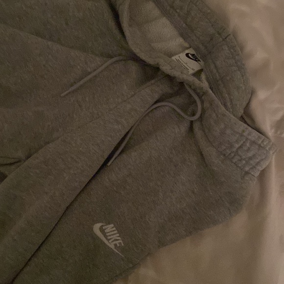 Women’s Size S, small hole on the back very unnoticeable - Picture 2 of 3